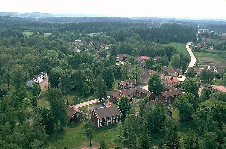 https://commons.wikimedia.org/wiki/File:Medevi_brunn_-_KMB_-_16000300030300.jpg